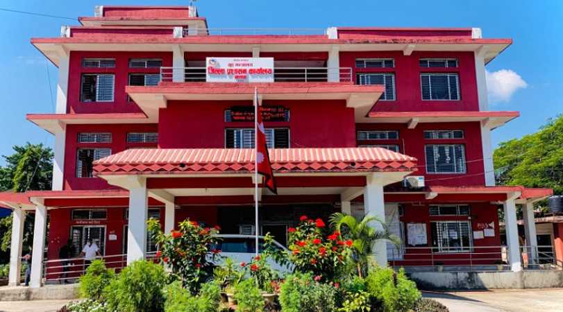 दसैँ–तिहारअघि झापामा बजार अनुगमन तीव्र, कालोबजारी रोक्न सहुलियतमा खाद्यान्न बिक्री