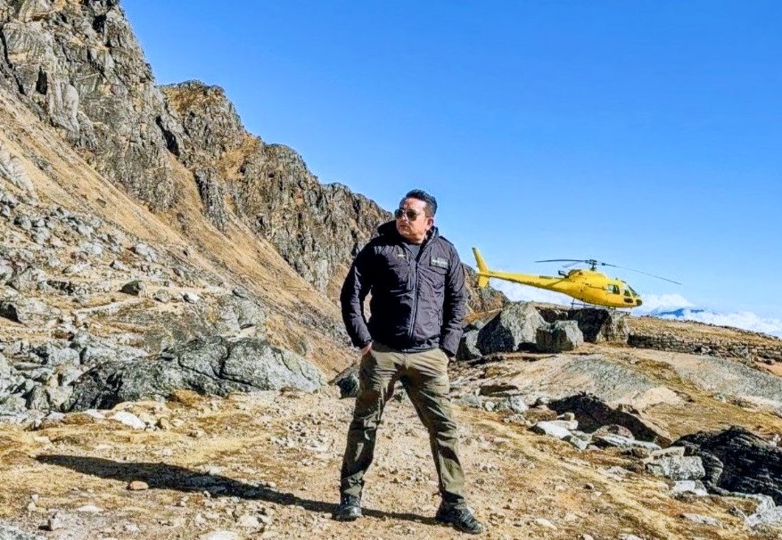 हिरो बन्ने सपना थियो, जीवन बचाउने पाइलट बने : क्याप्टेन विवेकको आकाशयात्रा